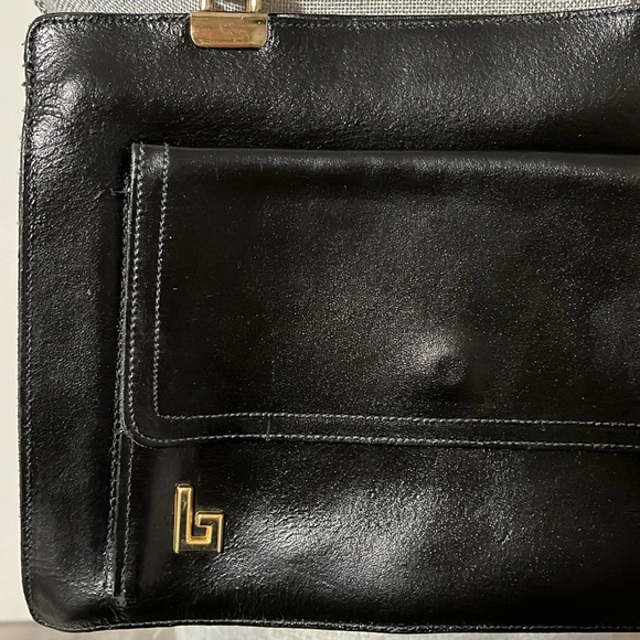 Vintage Shoulder Bag Gold Hardware - Picture 3 of 15